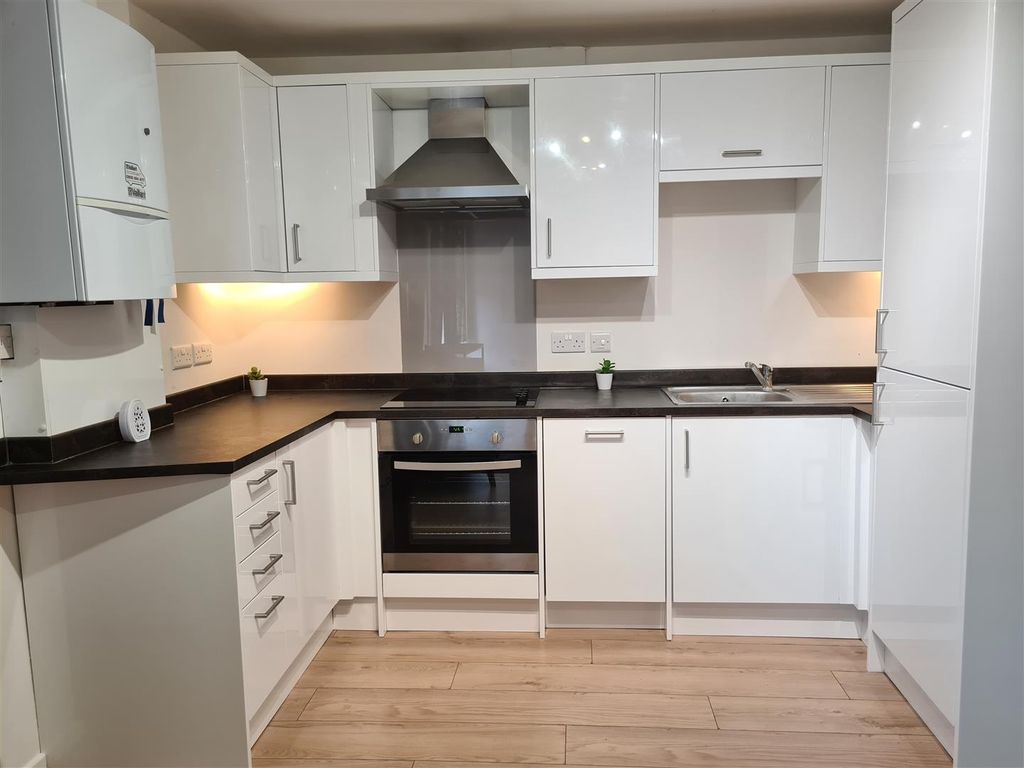 5 bed shared accommodation to rent17 The Forum, Tiverton Way, Cambridge - Group Saver CB1