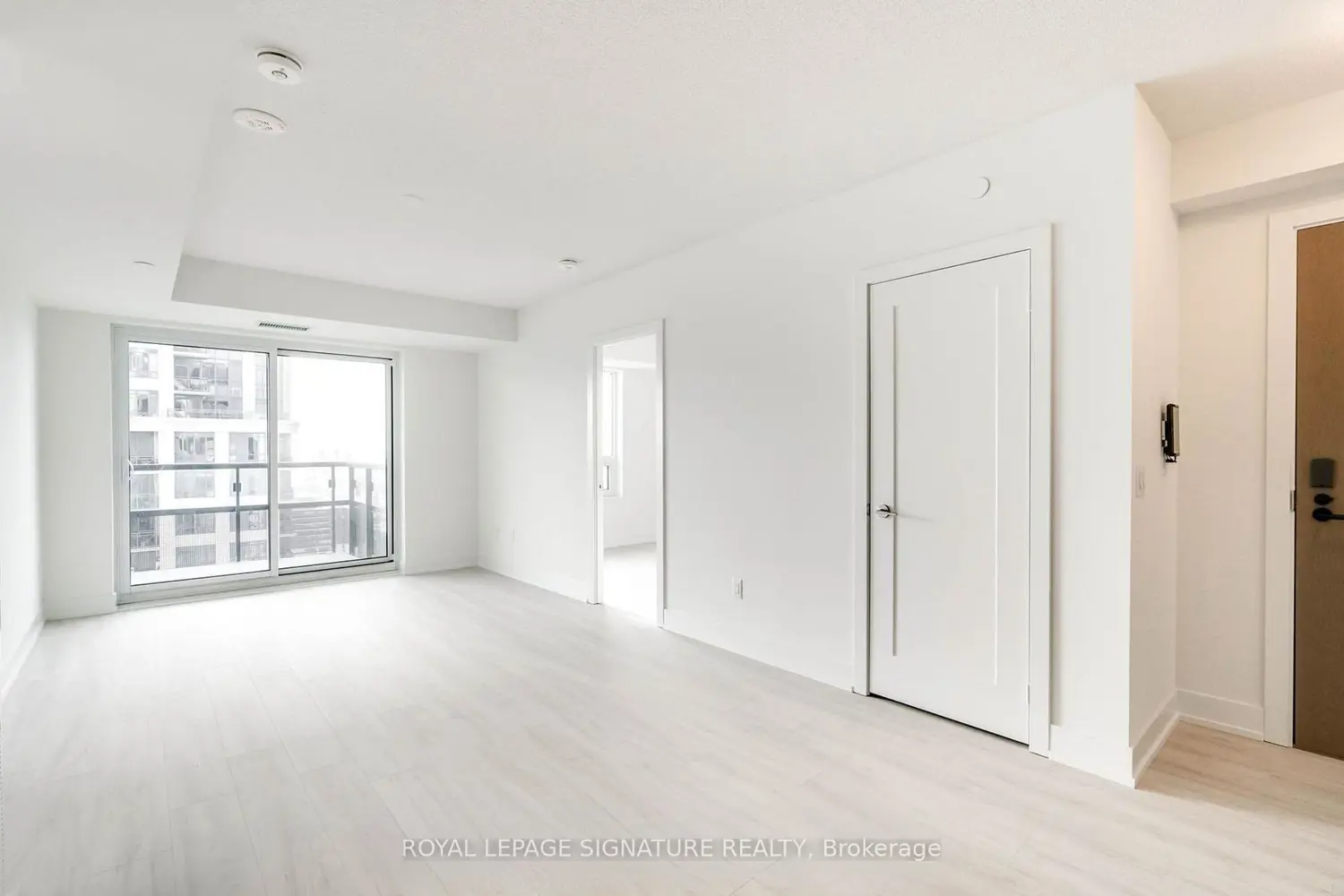 10 Eva Road 2501 photo 4
