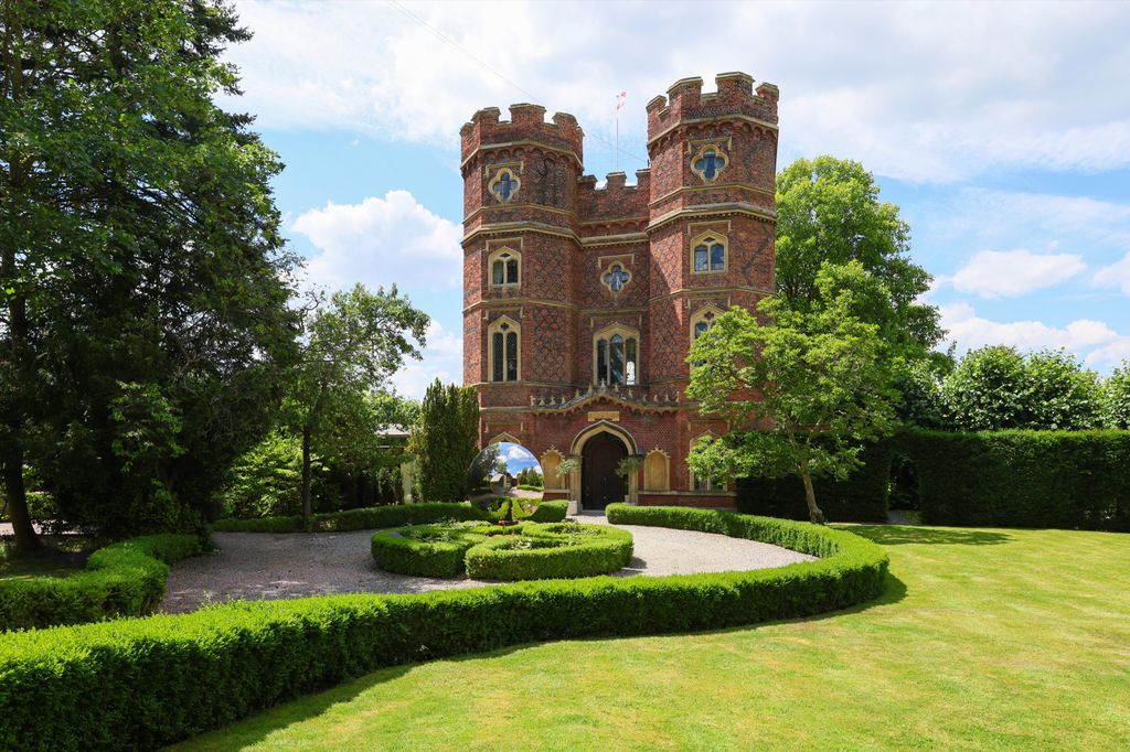 Additional image 7 of 6 bed detached house to rentPelhams Walk, Esher, Surrey KT10
