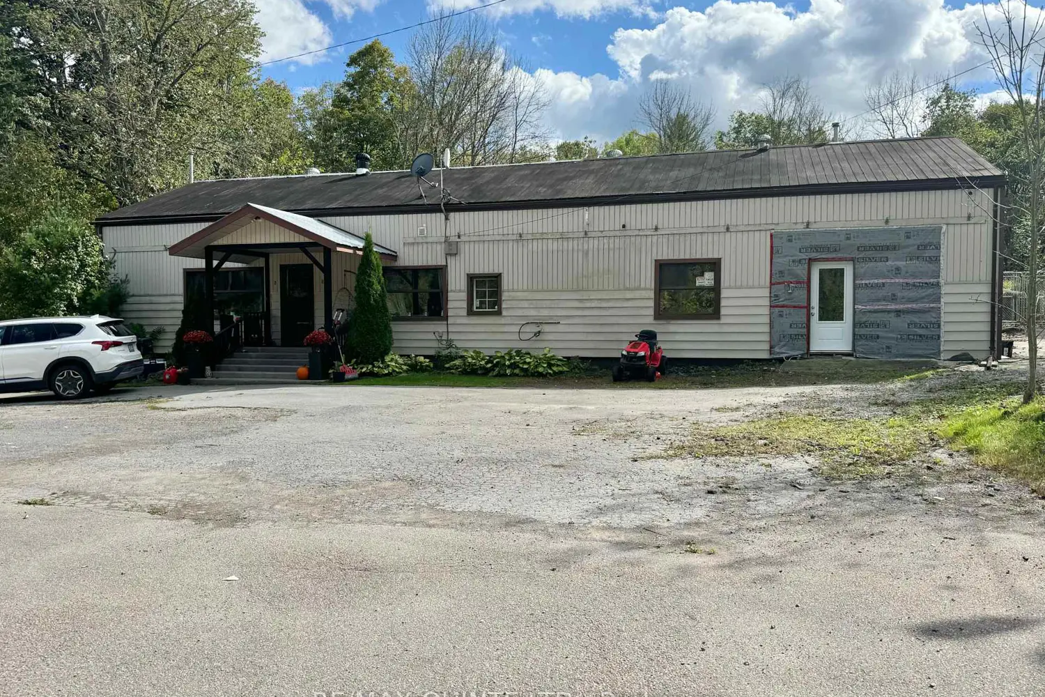 Additional image 3 of 109006 Hwy 7 Highway