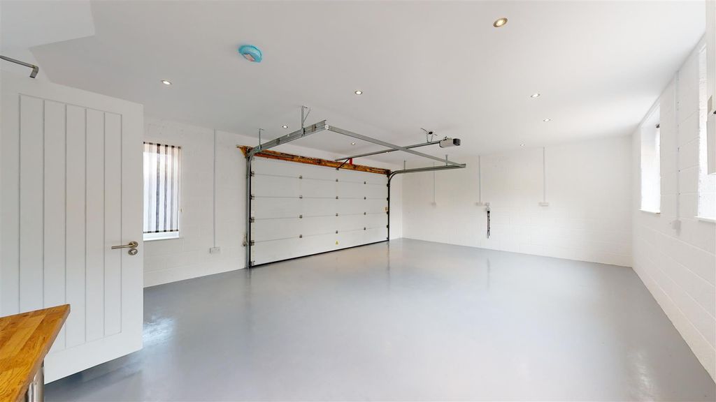 Additional image 10 of 5 bed detached house to rentGloucester Avenue, Melton Mowbray LE13