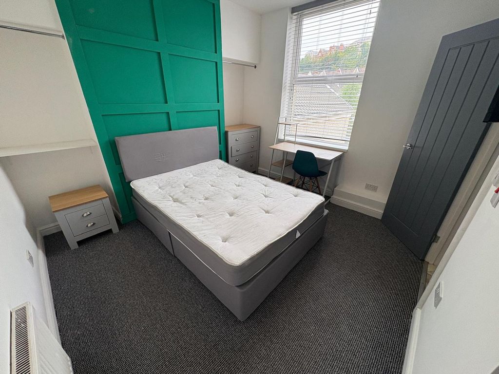 3 bed shared accommodation to rentSt. Helens Crescent, Swansea SA1 photo 2