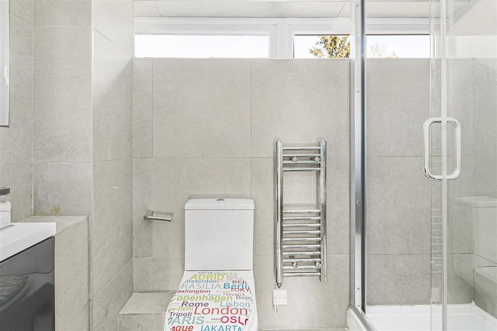 Additional image 13 of 4 bed town house to rentSt. Marks Court, Cambridge CB3
