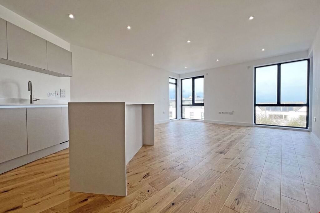 2 bed flat to rentPentire Avenue, Tidelines TR7 photo 2