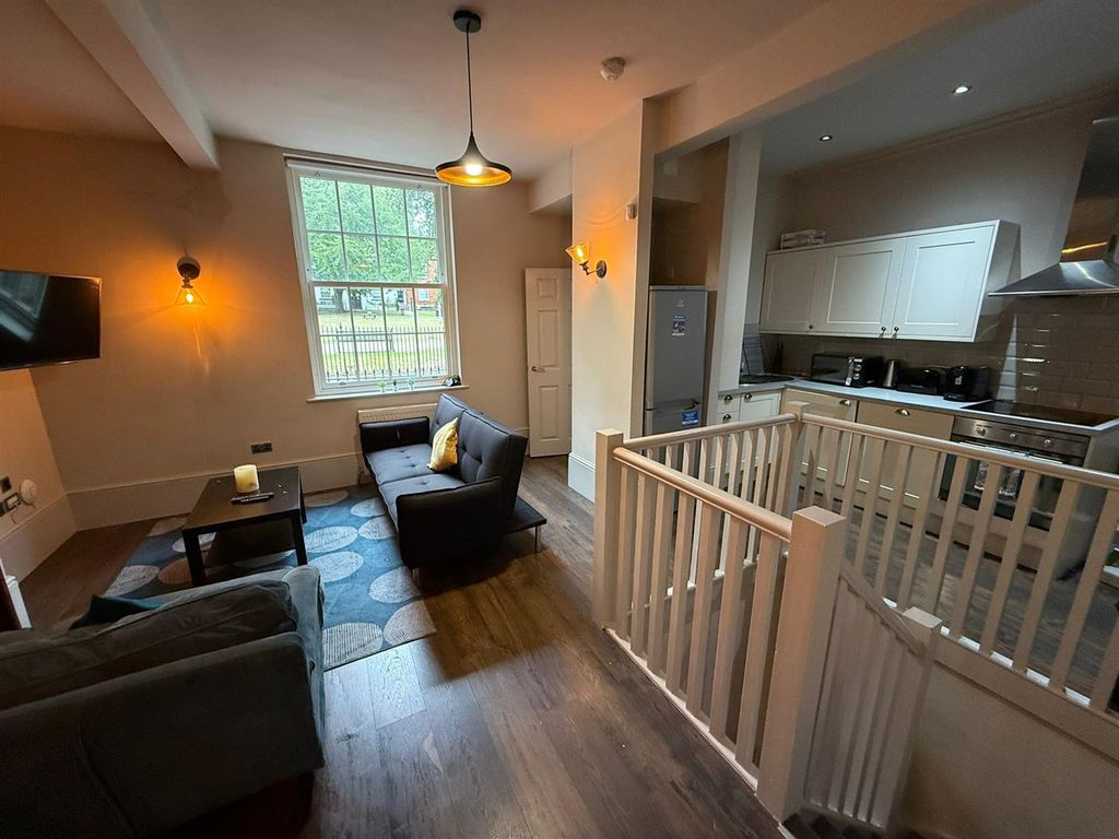3 bed flat to rentQueen Square, Leeds LS2 photo 5