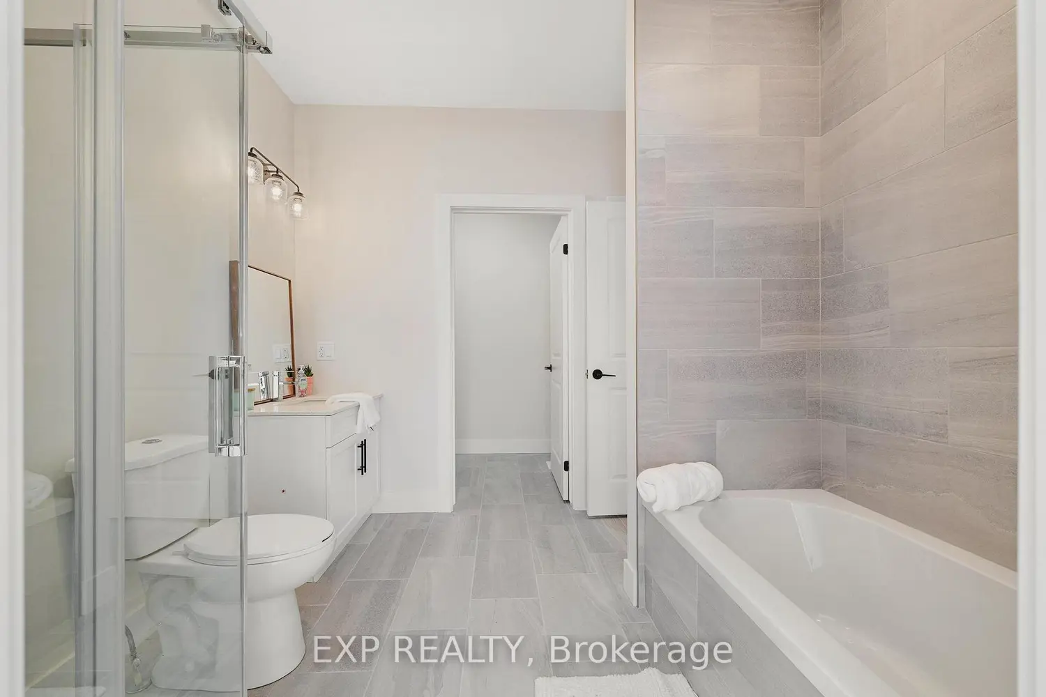 Additional image 11 of 12 Washington Street 102