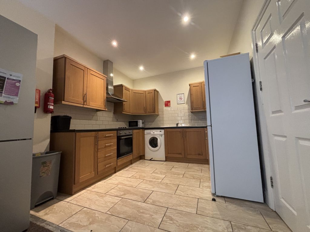 5 bed shared accommodation to rentSt. James's Square, Aberystwyth, Powys SY23 photo 3