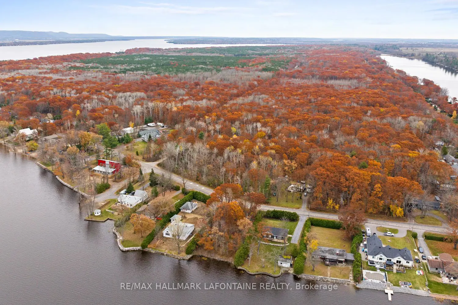 881 Bayview Drive photo 3
