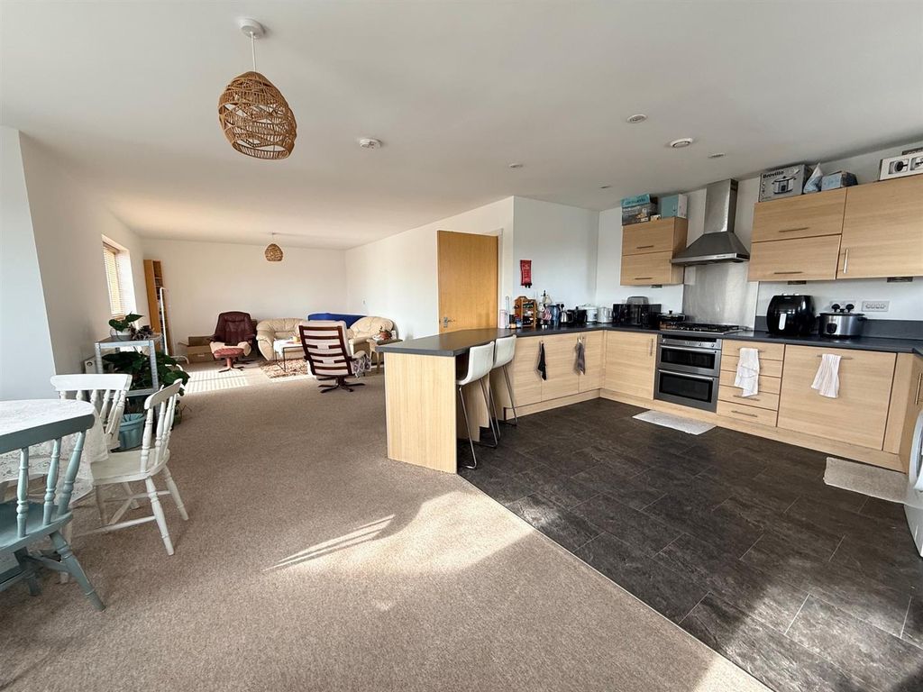 3 bed flat to rentMidford Road, Bath BA2 photo 2