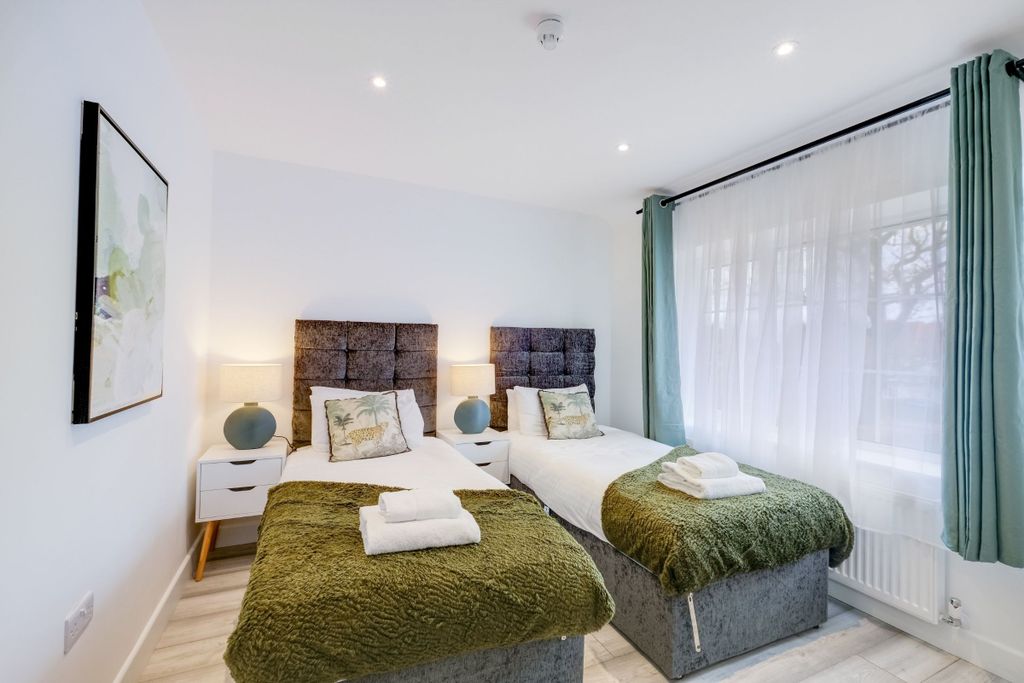 Additional image 17 of 6 bed semi-detached house to rentChurch Road, Iver SL0