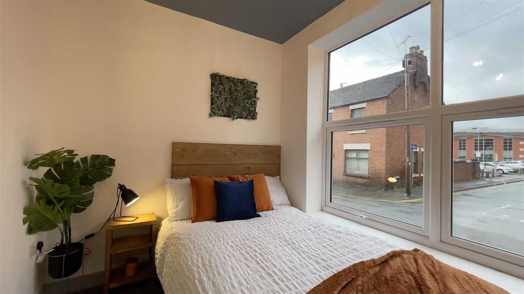 Additional image 5 of 6 bed terraced house to rentHanover Street, Newcastle ST5