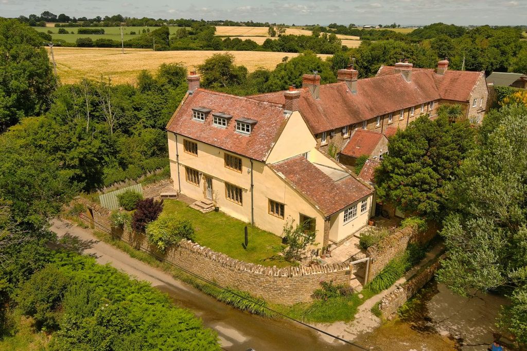 4 bed semi-detached house to rentWest Coker Hill, Yeovil BA22