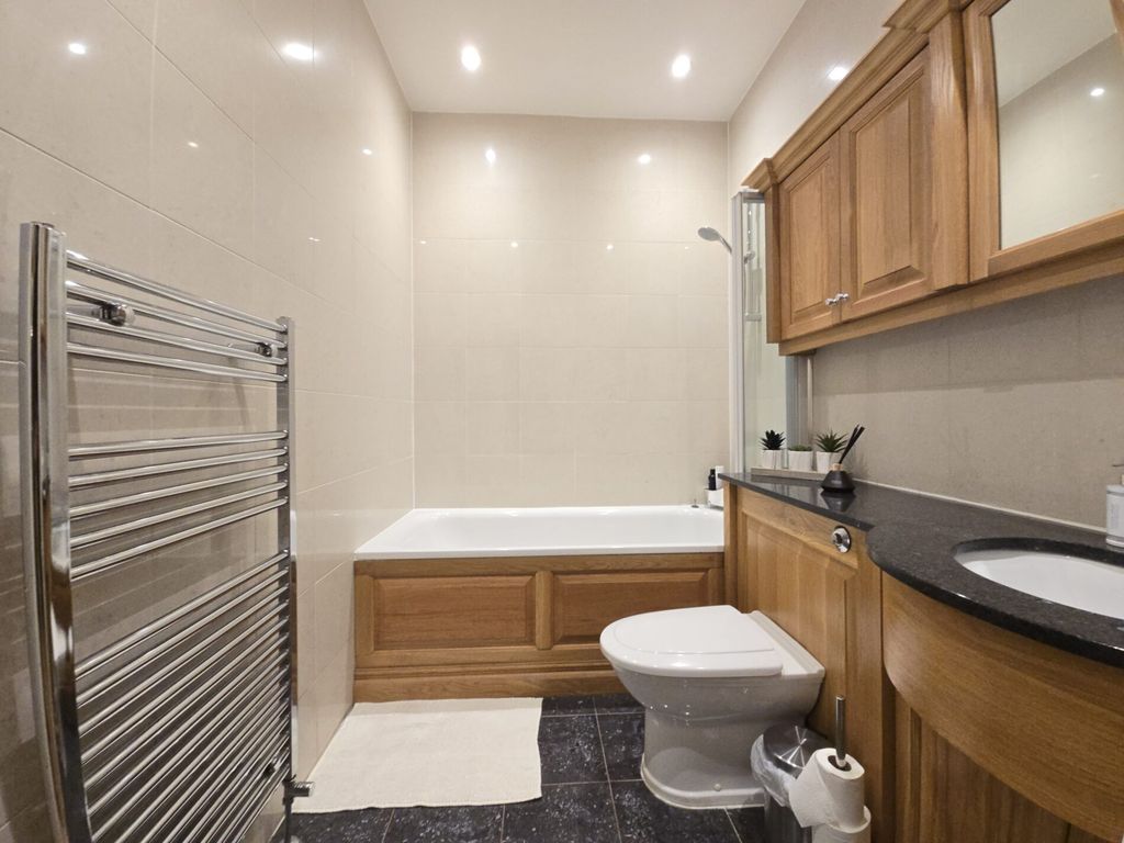 Additional image 12 of 2 bed flat to rentConvent Court, Windsor SL4