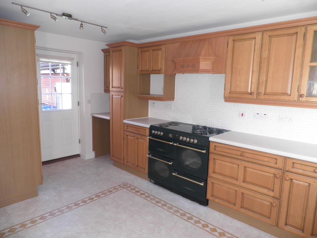Additional image 2 of 5 bed detached house to rentChaffinch Road, Bury St. Edmunds IP32