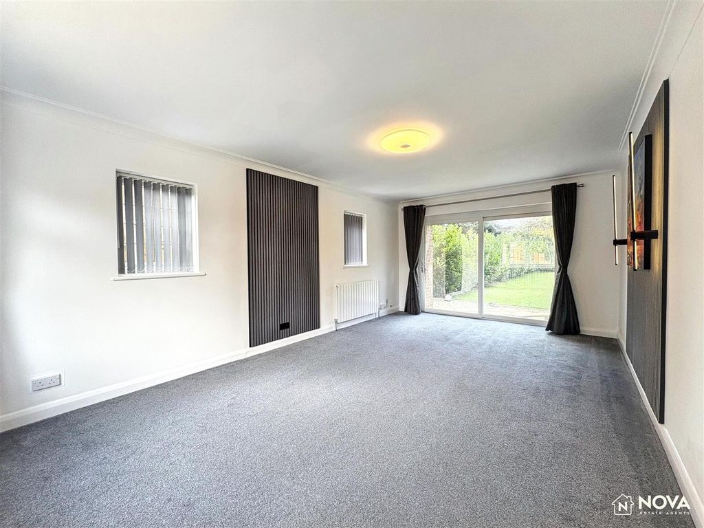 Additional image 2 of 4 bed detached house to rentOld Bedford Road, Luton LU2