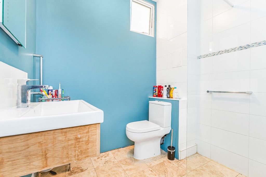 Additional image 7 of 3 bed flat to rentBurlington House, Kings Road, Richmond, Surrey TW10
