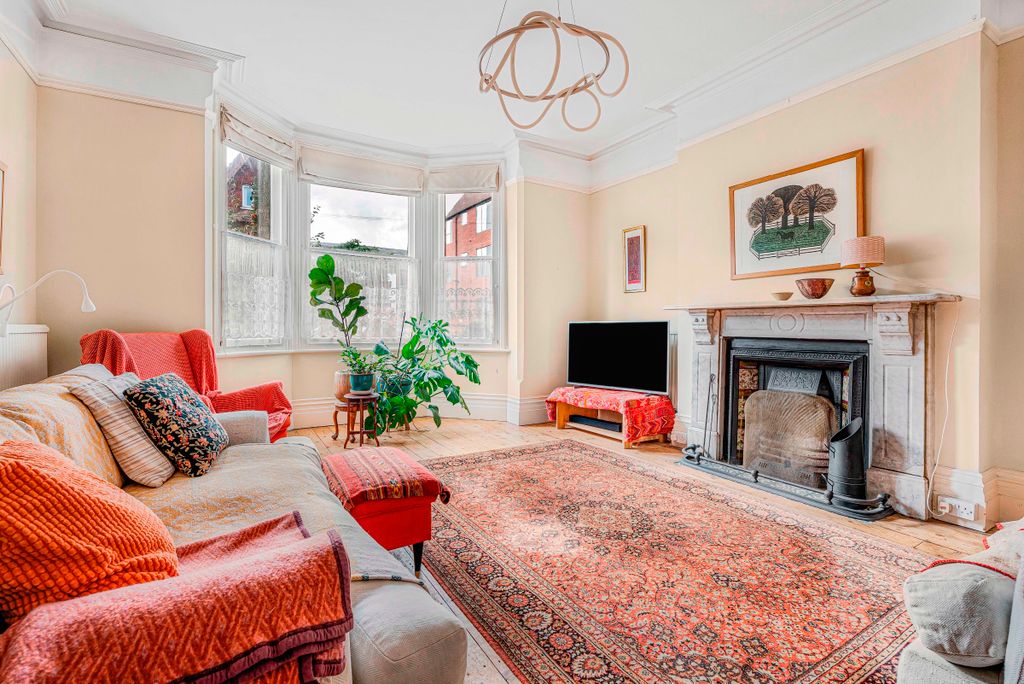 Additional image 2 of 6 bed semi-detached house to rentConduit Road, Bedford MK40