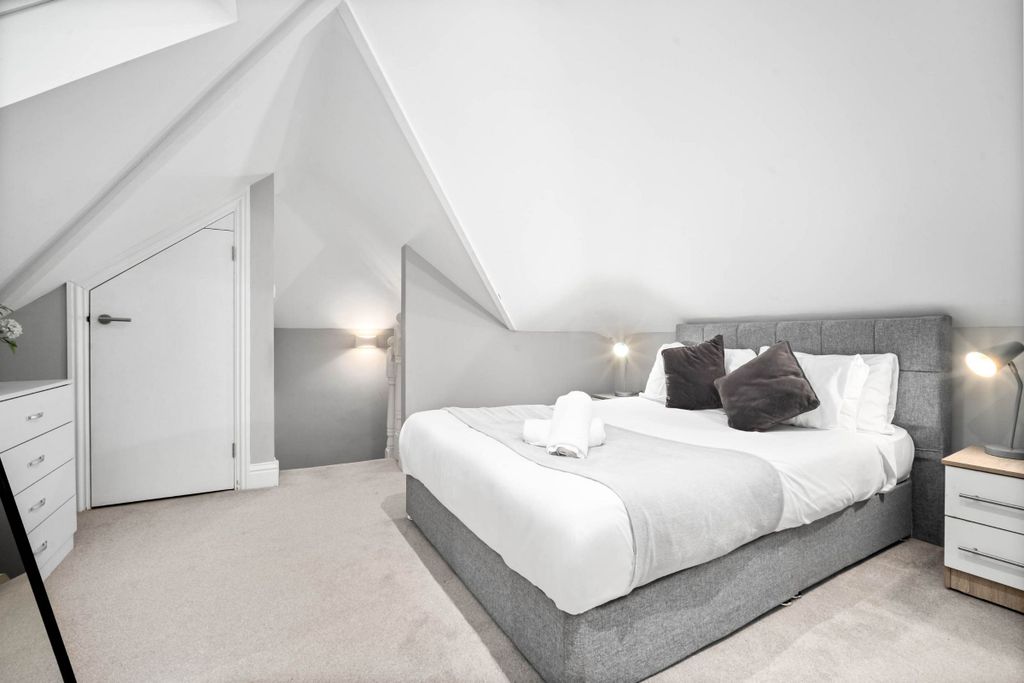 Additional image 38 of 5 bed semi-detached house to rentBrooklands Road, Hall Green, Birmingham B28