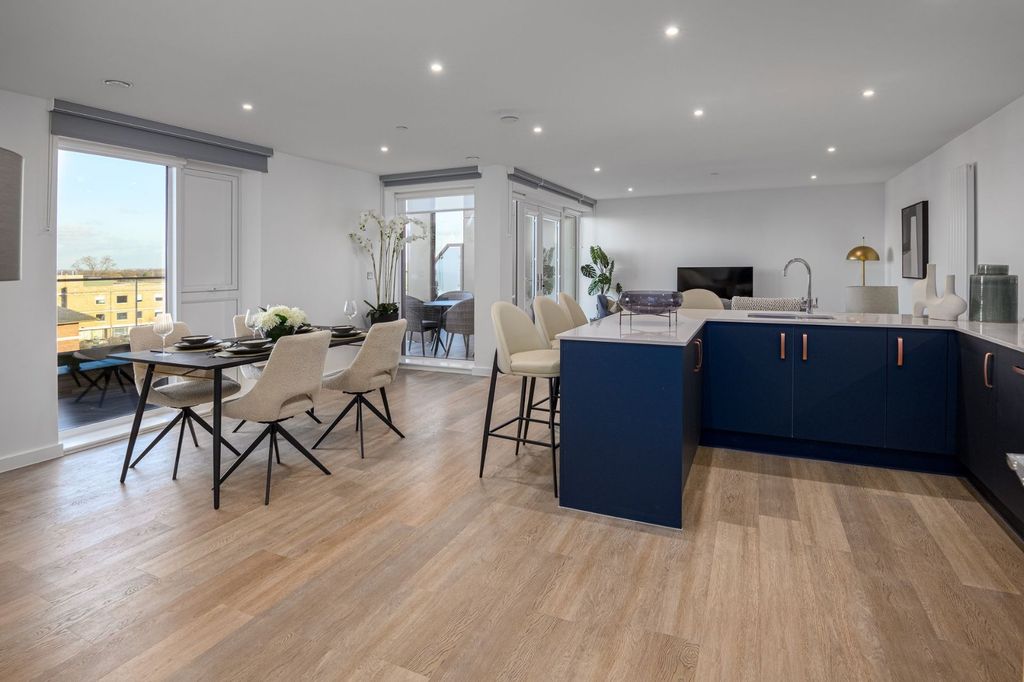 Additional image 3 of Studio to rentStation Avenue, Walton-On-Thames KT12