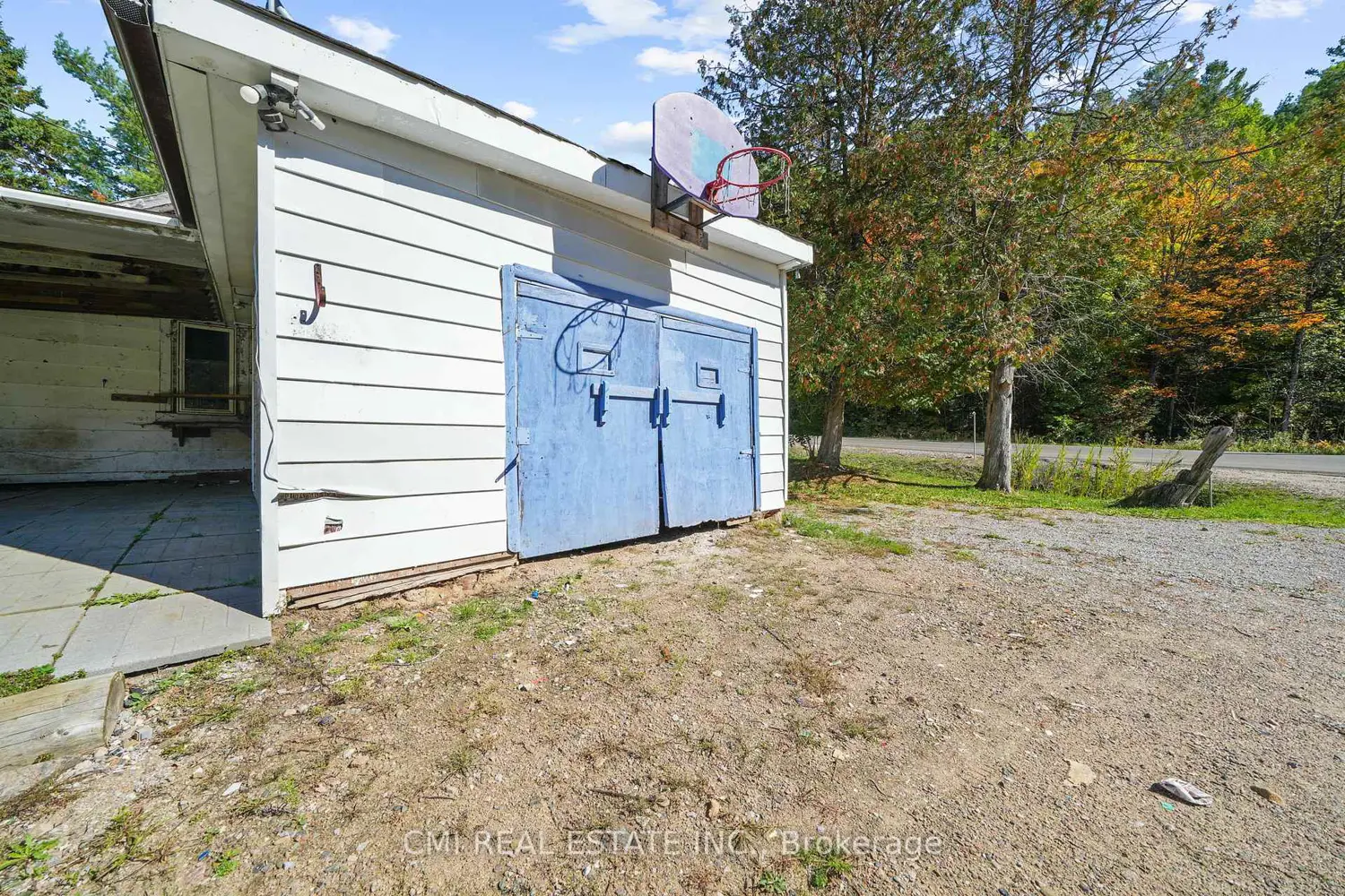 Additional image 3 of 1093 South Lake Road