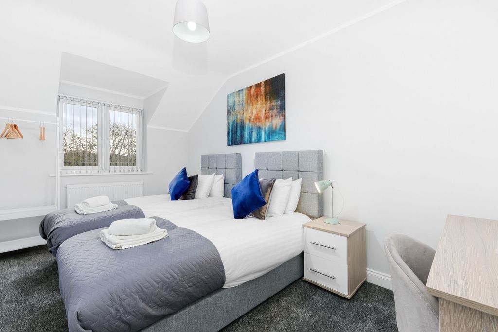 Additional image 3 of 2 bed flat to rentWest Wycombe Road, High Wycombe HP12