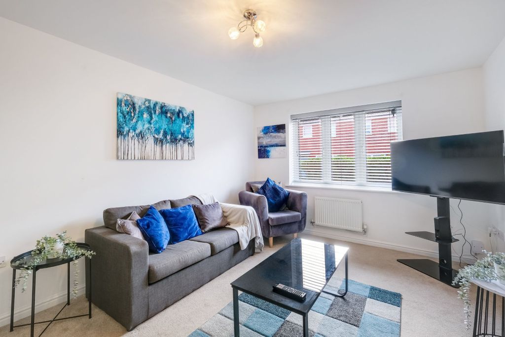 5 bed semi-detached house to rentCherry Banks, Emersons Green, Bristol BS16