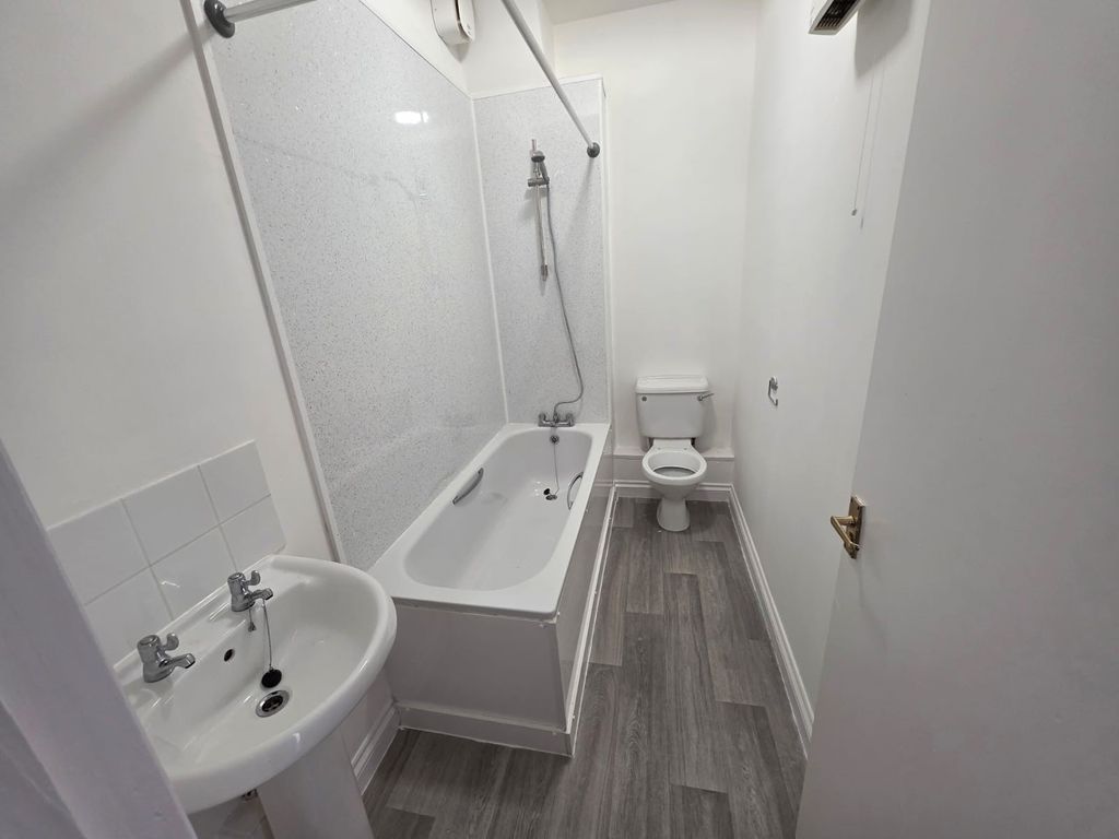 Additional image 3 of 1 bed flat to rentNewton Road, Yeovil BA20