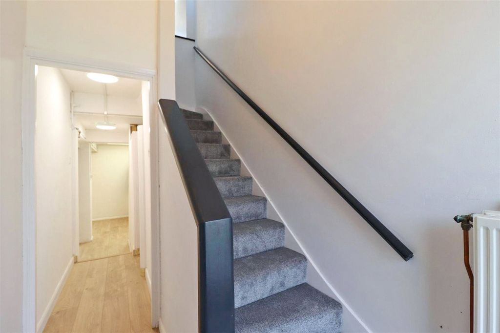 Additional image 10 of 1 bed maisonette to rentCambrian House, Upper St. Johns Road, Burgess Hill, West Sussex RH15