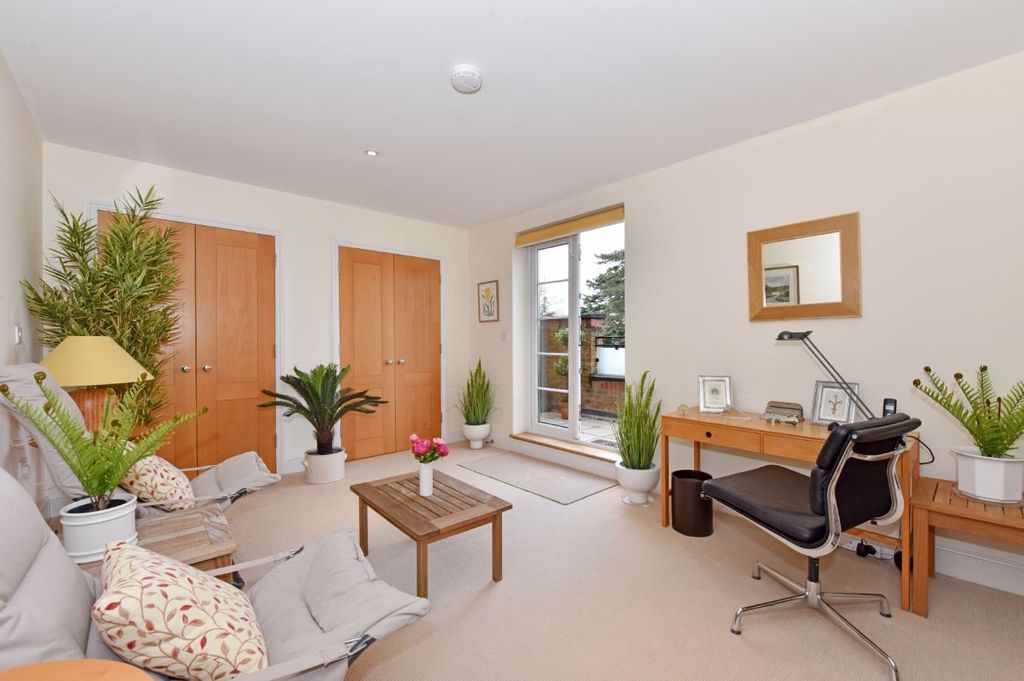 Additional image 5 of 3 bed flat to rentEthorpe House, Packhorse Road, Gerrards Cross, Buckinghamshire SL9