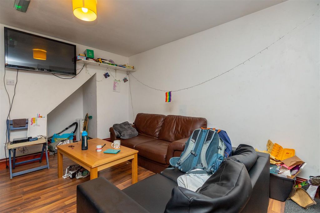 6 bed shared accommodation to rentLuton Road, Birmingham, West Midlands B29 photo 2