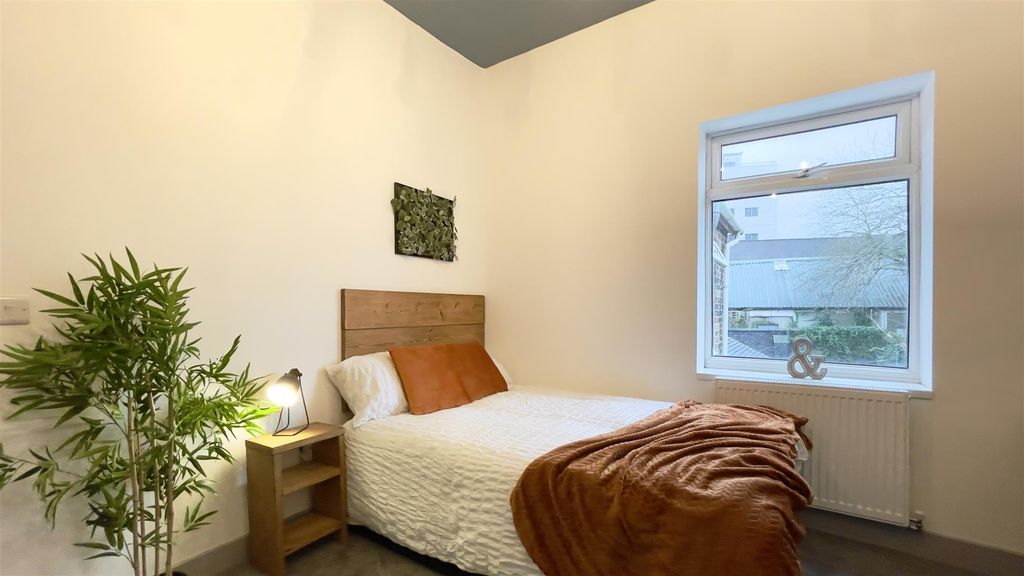 Additional image 12 of 6 bed terraced house to rentHanover Street, Newcastle ST5