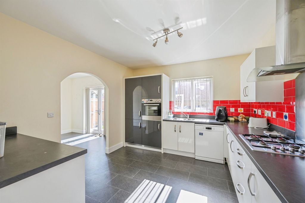 Additional image 7 of 5 bed property to rentDewberry Court, Derby DE24