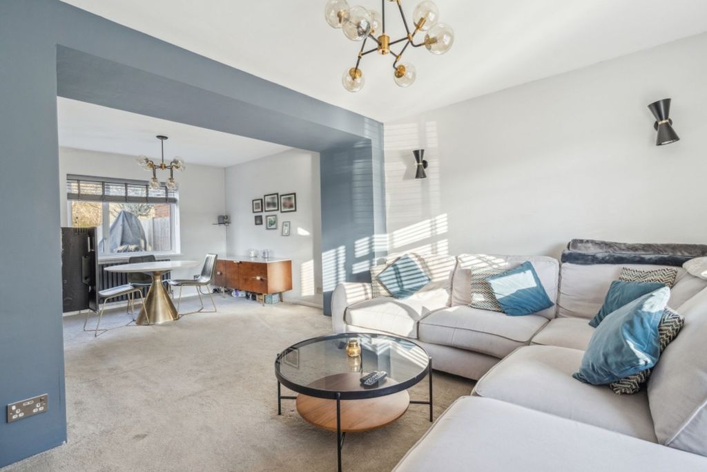 Additional image 2 of 3 bed semi-detached house to rentMaxwell Road, Beaconsfield HP9