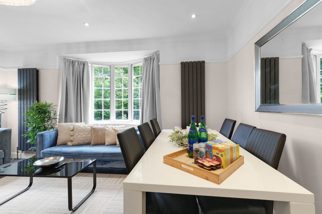 Additional image 3 of 5 bed detached house to rentMarlow Hill, High Wycombe HP11