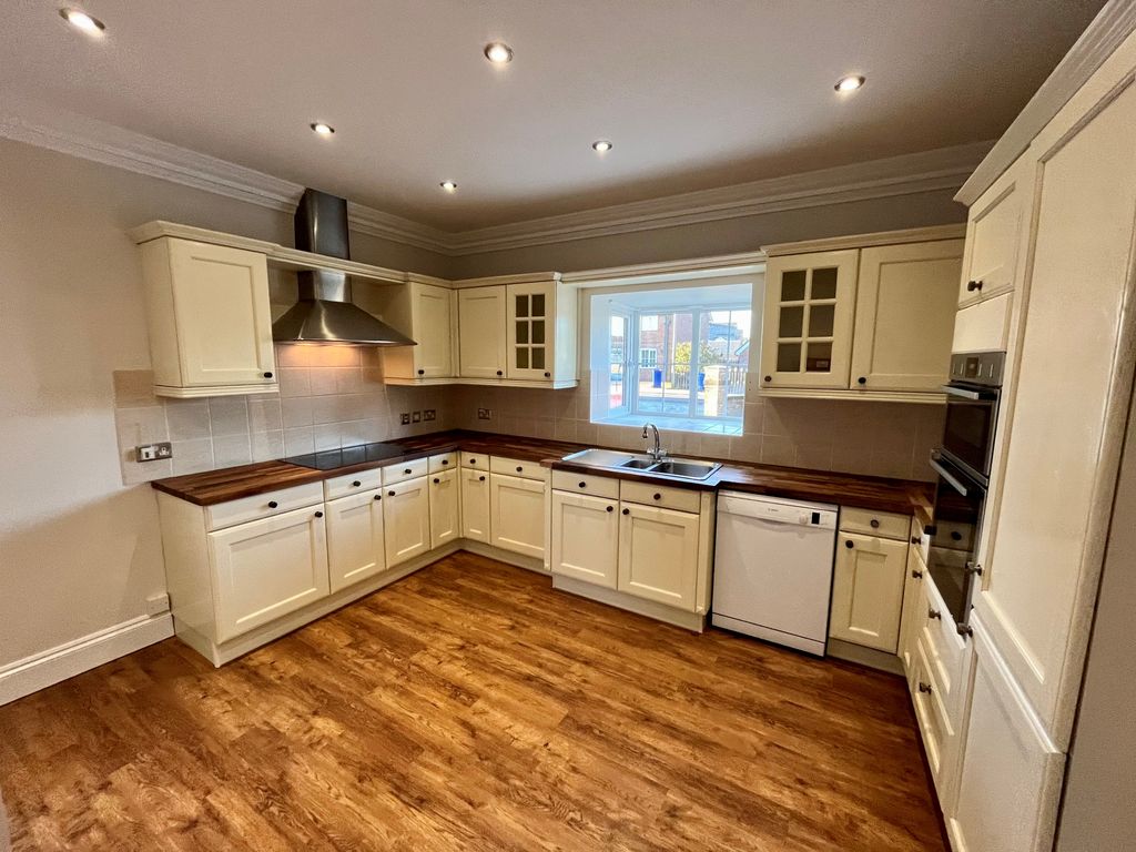 Additional image 2 of 4 bed detached house to rentAspal Lane, Beck Row IP28