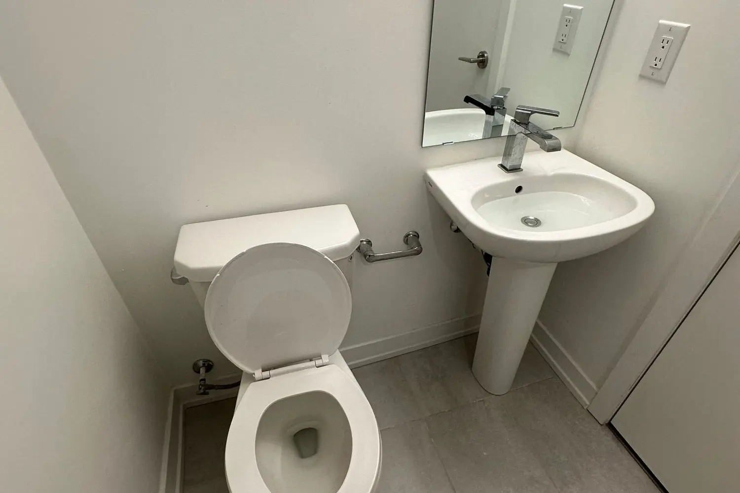 Additional image 7 of 861 Sheppard Avenue 15