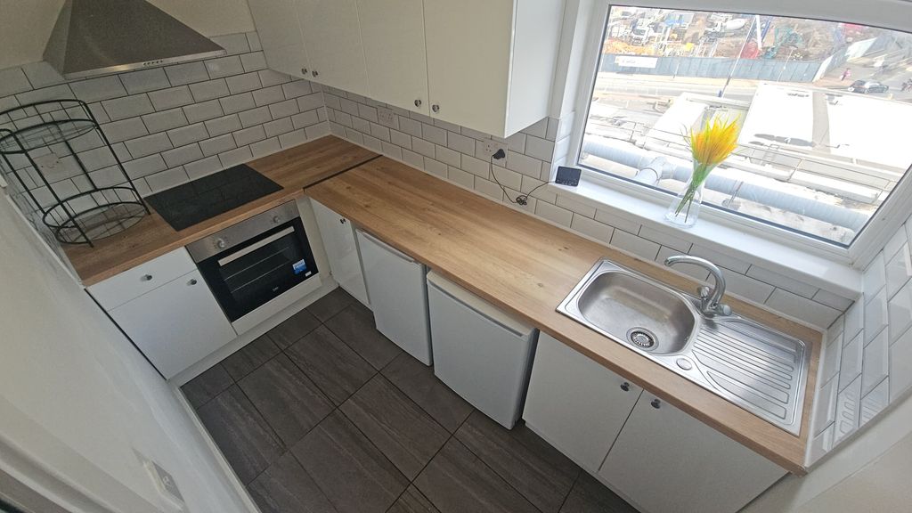 Additional image 4 of 3 bed flat to rentRegency Place, Chapel Street, Luton LU1