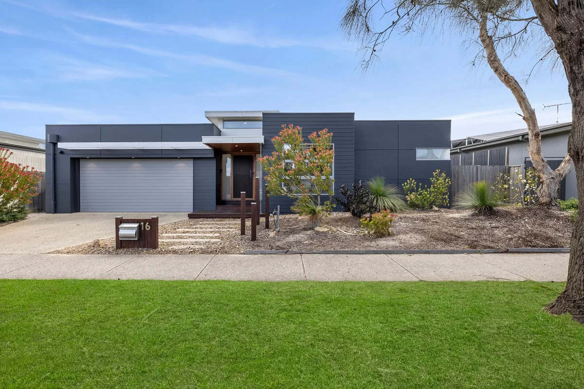 16 Ballyliffen Crescent, Torquay VIC 3228