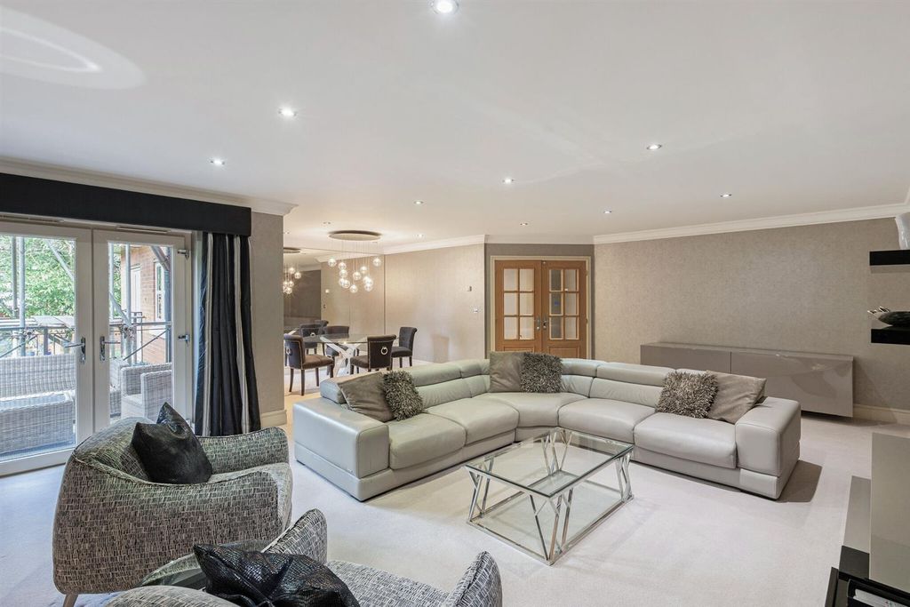 Additional image 5 of 2 bed flat to rentBrockenhurst Road, Ascot SL5