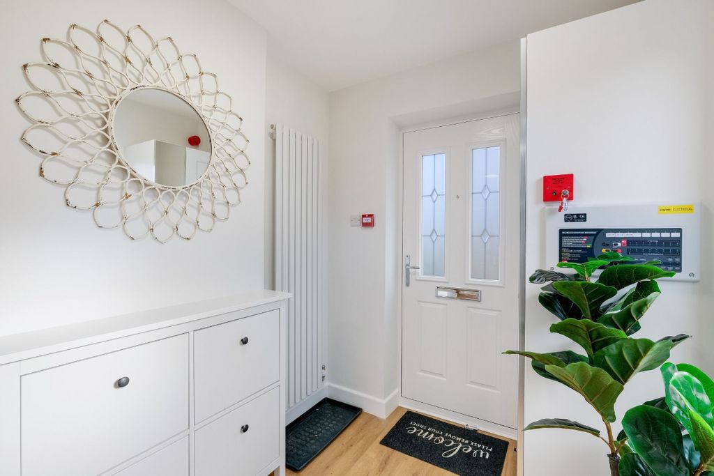 Additional image 23 of 6 bed semi-detached house to rentChurch Road, Iver SL0