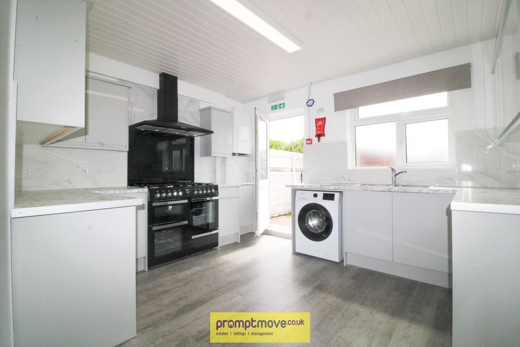 Additional image 2 of 6 bed property to rentStratford Road, Luton LU4
