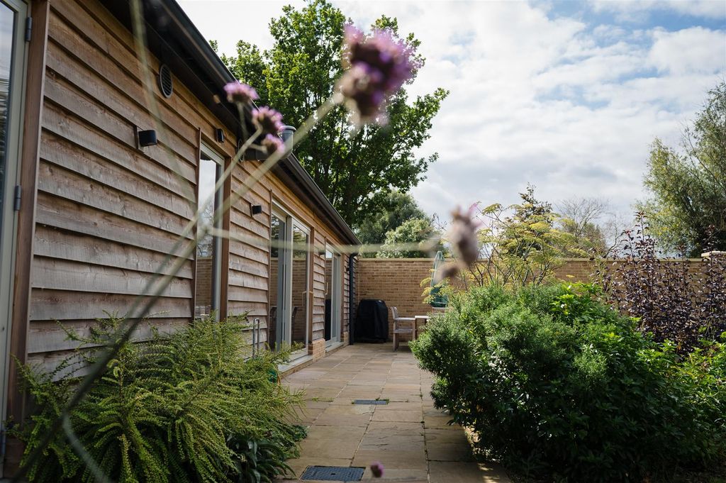 Additional image 20 of 4 bed detached bungalow to rentNewmarket Road, Stretham CB6
