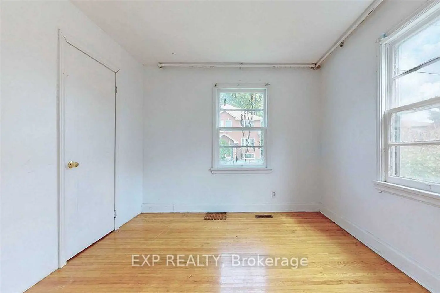 Additional image 9 of 563 Devon Avenue