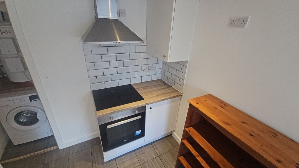 Additional image 12 of 4 bed flat to rentChapel Street, Luton LU1