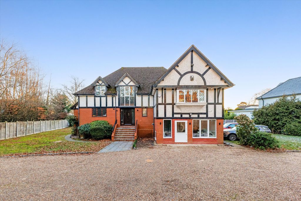 Additional image 2 of 5 bed detached house to rentLowlands, Fishery Road, Maidenhead, Berkshire SL6