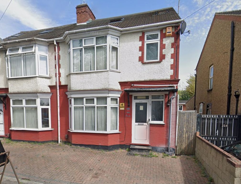 8 bed shared accommodation to rentBiscot Road, Luton LU3