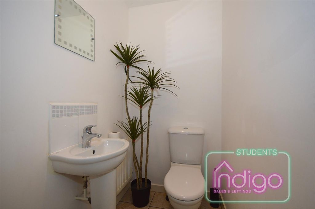 Additional image 11 of 5 bed property to rentChervil Close, Newcastle ST5