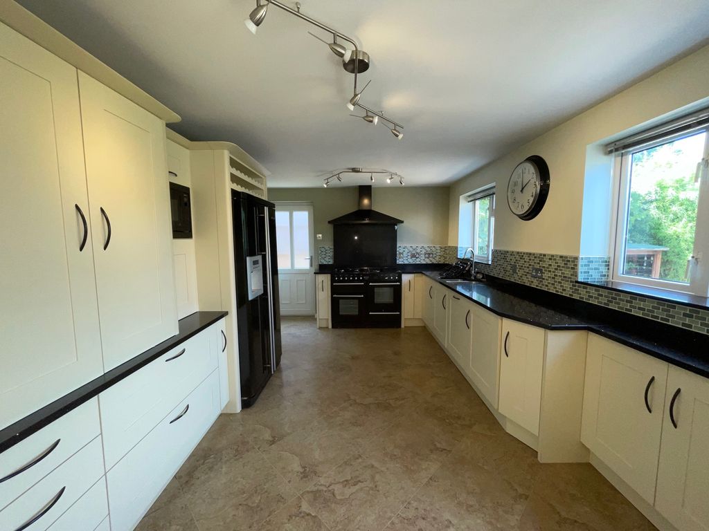 Additional image 3 of 4 bed detached house to rentTrevithick Close, Burntwood WS7