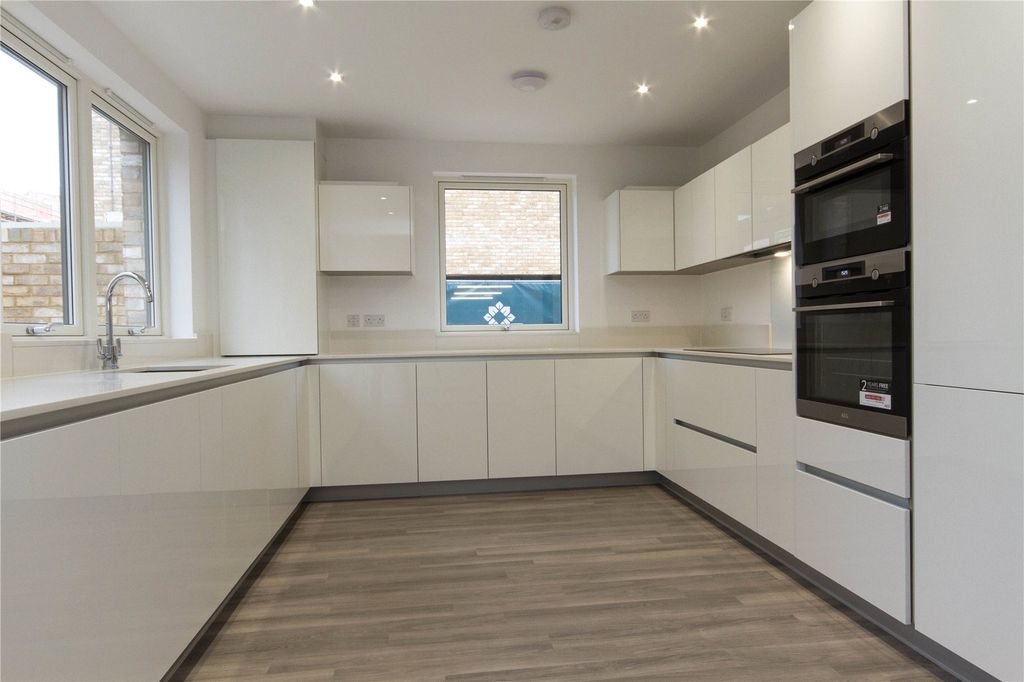 Additional image 3 of 4 bed town house to rentFowler Avenue, Trumpington, Cambridge, Cambridgeshire CB2