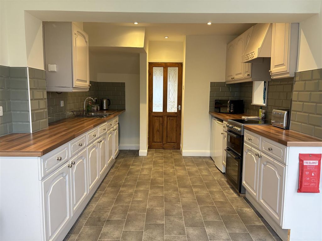Additional image 6 of 4 bed semi-detached house to rentHafod Park, Mold CH7